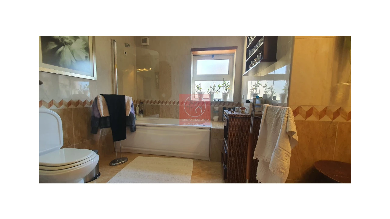 Moradia T5 para Venda em Arcozelo Foto 9