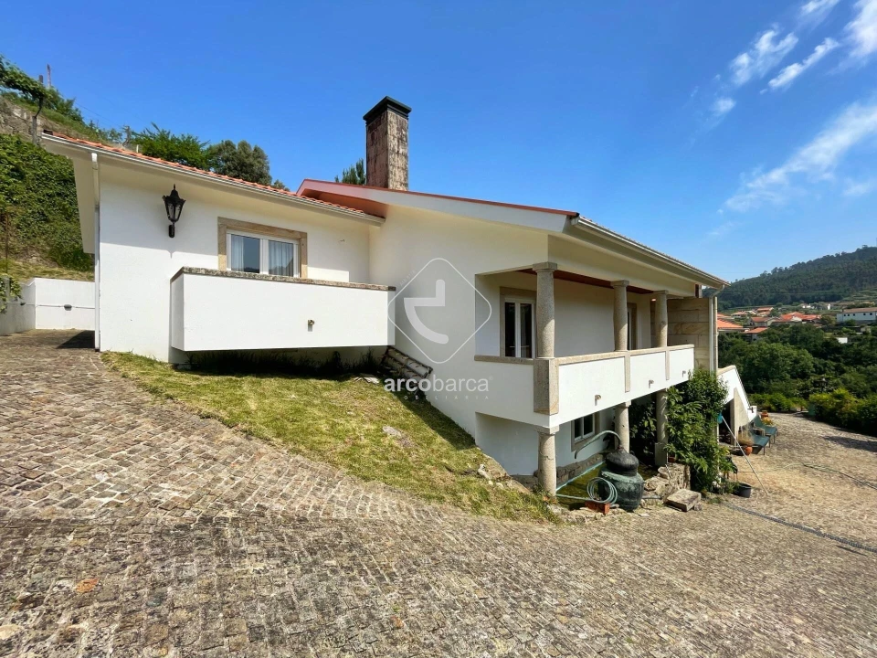 Quinta T5 para Venda em Portela Foto 3