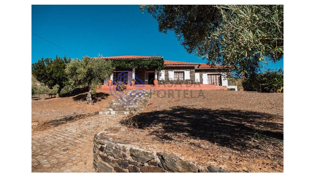 Quinta T5 para Venda em Meirinhos Foto 3