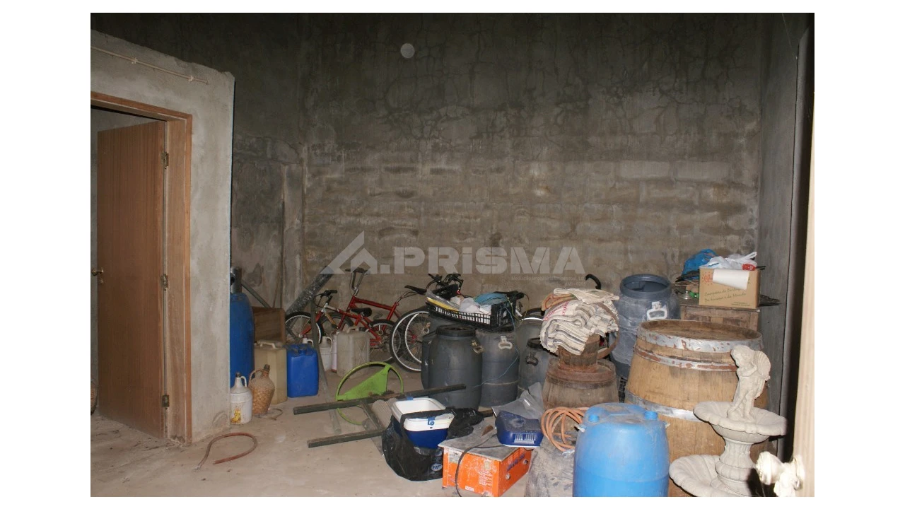 Garagem para Venda em Escalos de Baixo e Mata Foto 4