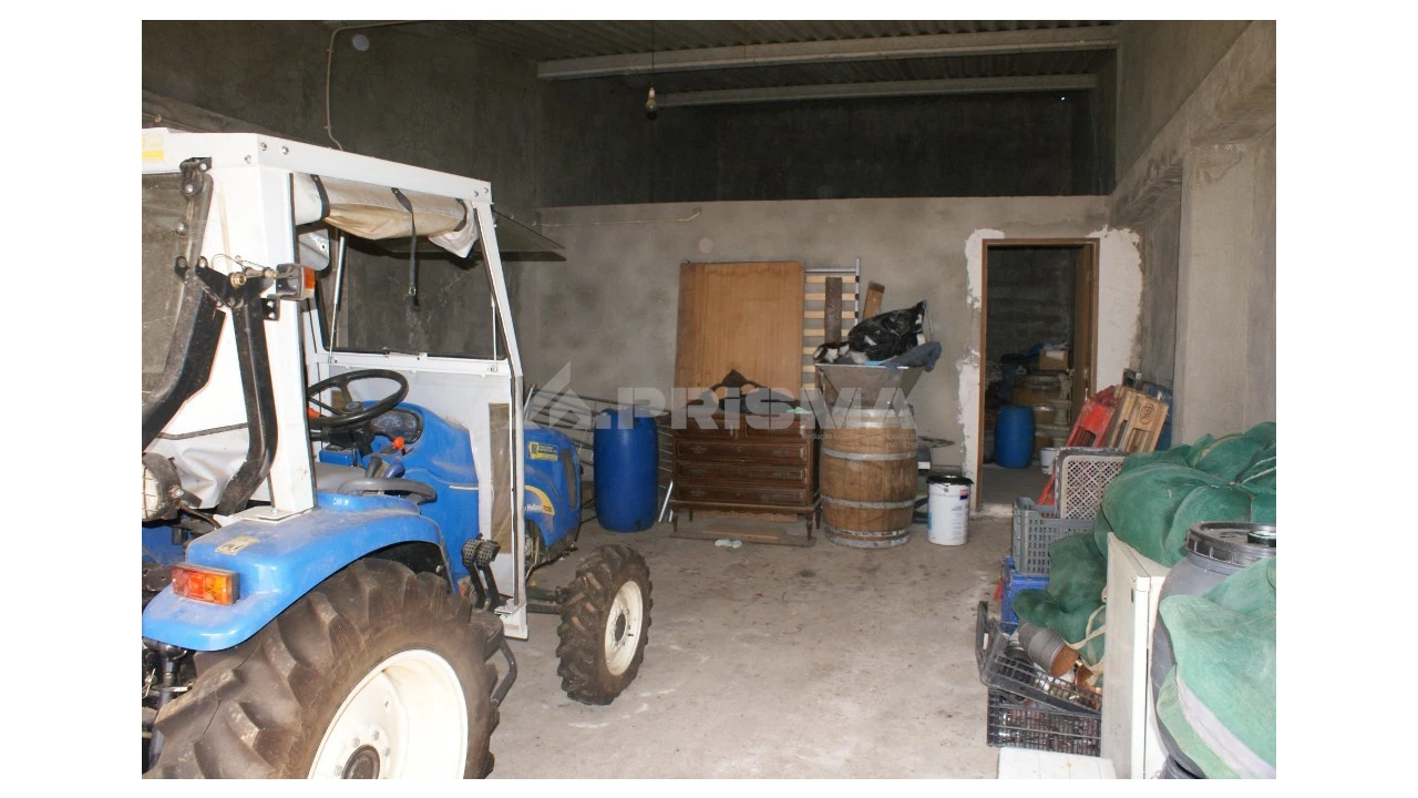 Garagem para Venda em Escalos de Baixo e Mata Foto 8