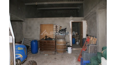 Garagem para Venda em Escalos de Baixo e Mata