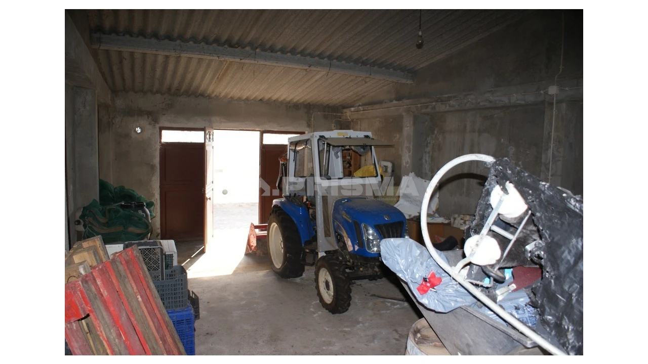 Garagem para Venda em Escalos de Baixo e Mata Foto 7