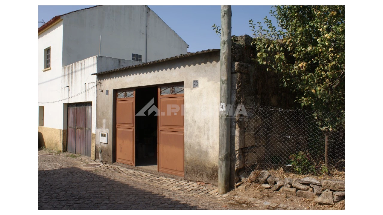 Garagem para Venda em Escalos de Baixo e Mata Foto 2