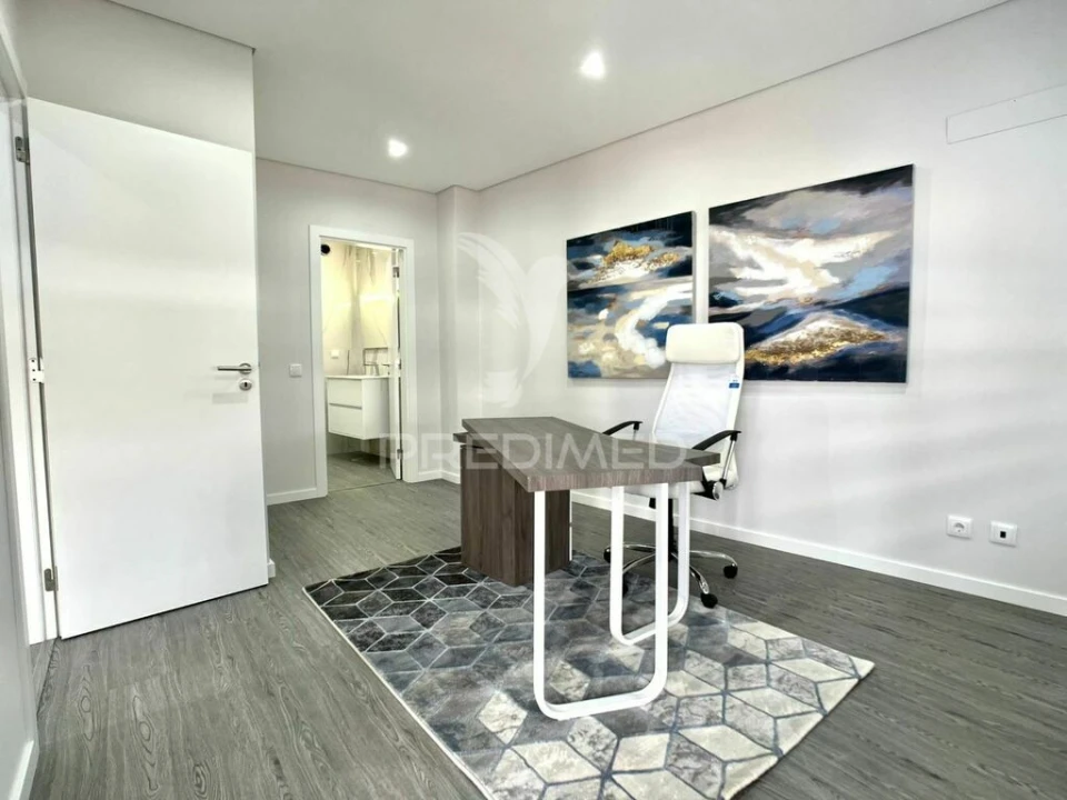 Apartamento T3 para Venda em Quelfes Foto 3