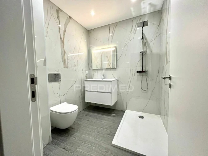 Apartamento T3 para Venda em Quelfes Foto 16