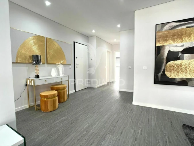 Apartamento T3 para Venda em Quelfes Foto 10