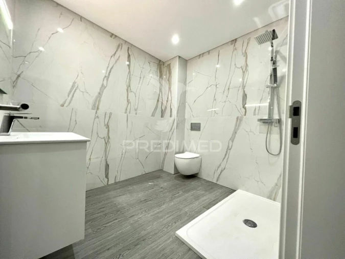 Apartamento T3 para Venda em Quelfes Foto 14