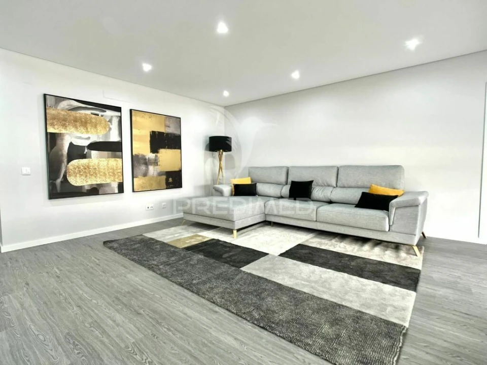 Apartamento T3 para Venda em Quelfes Foto 6