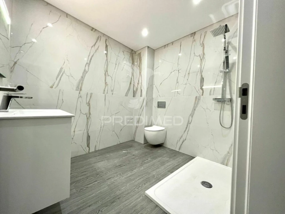 Apartamento T3 para Venda em Quelfes Foto 14