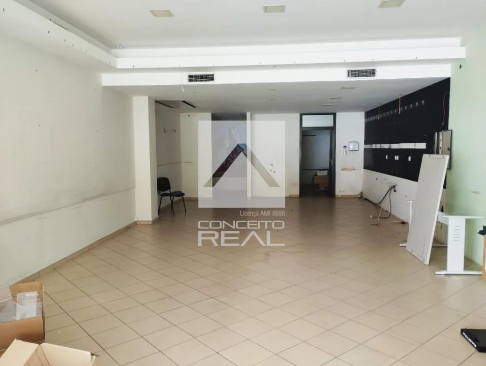 Loja para Arrendamento em Lordelo Foto 4