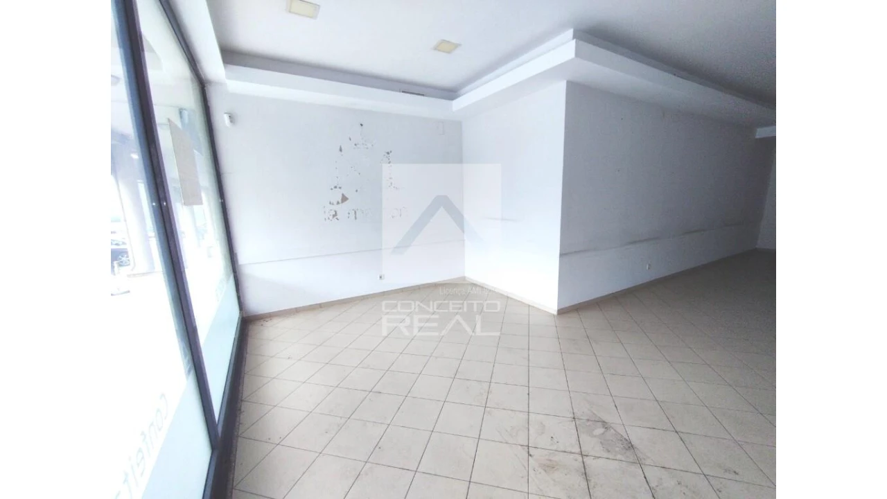 Loja para Arrendamento em Lordelo Foto 7