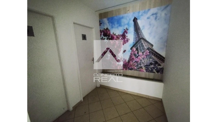 Loja para Arrendamento em Lordelo Foto 9