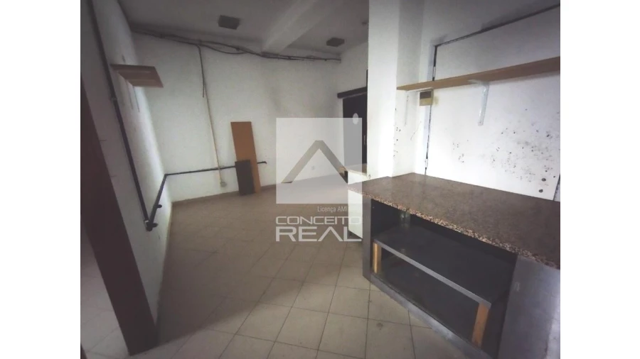 Loja para Arrendamento em Lordelo Foto 10