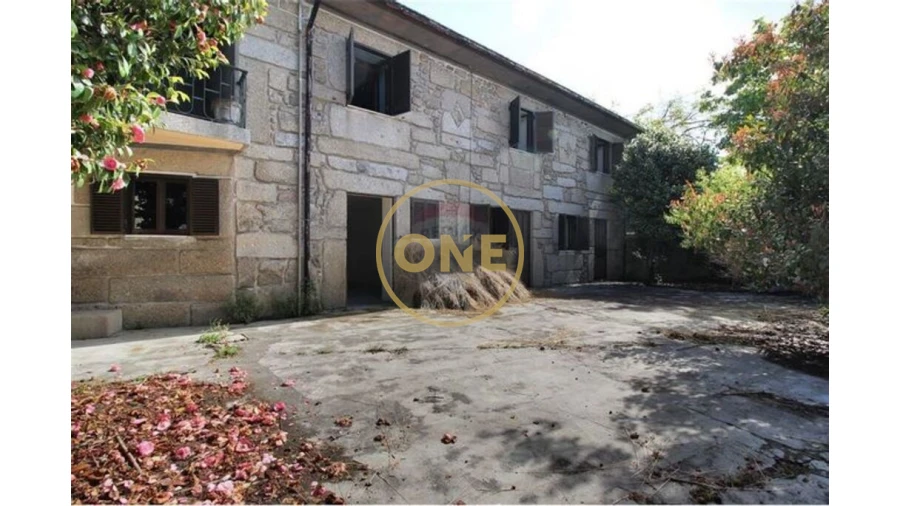 Moradia T6 para Venda em Ruivães e Novais