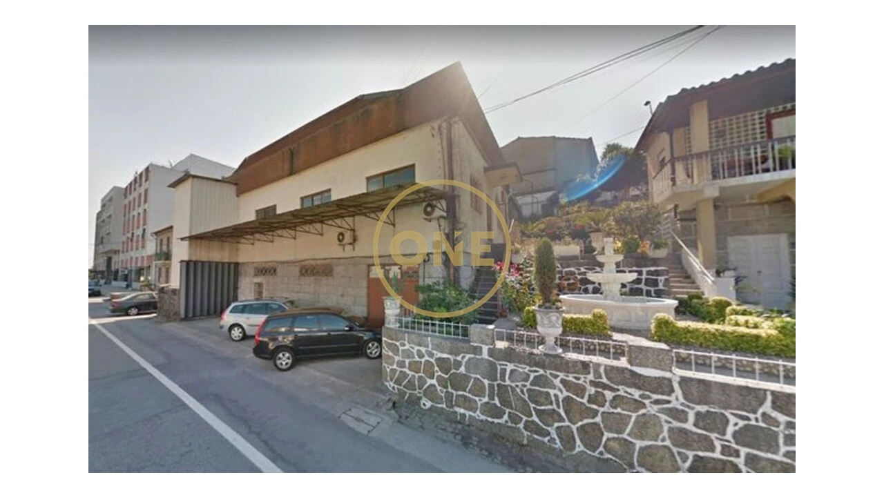 Armazém para Venda em Selho (São Jorge) Foto 1