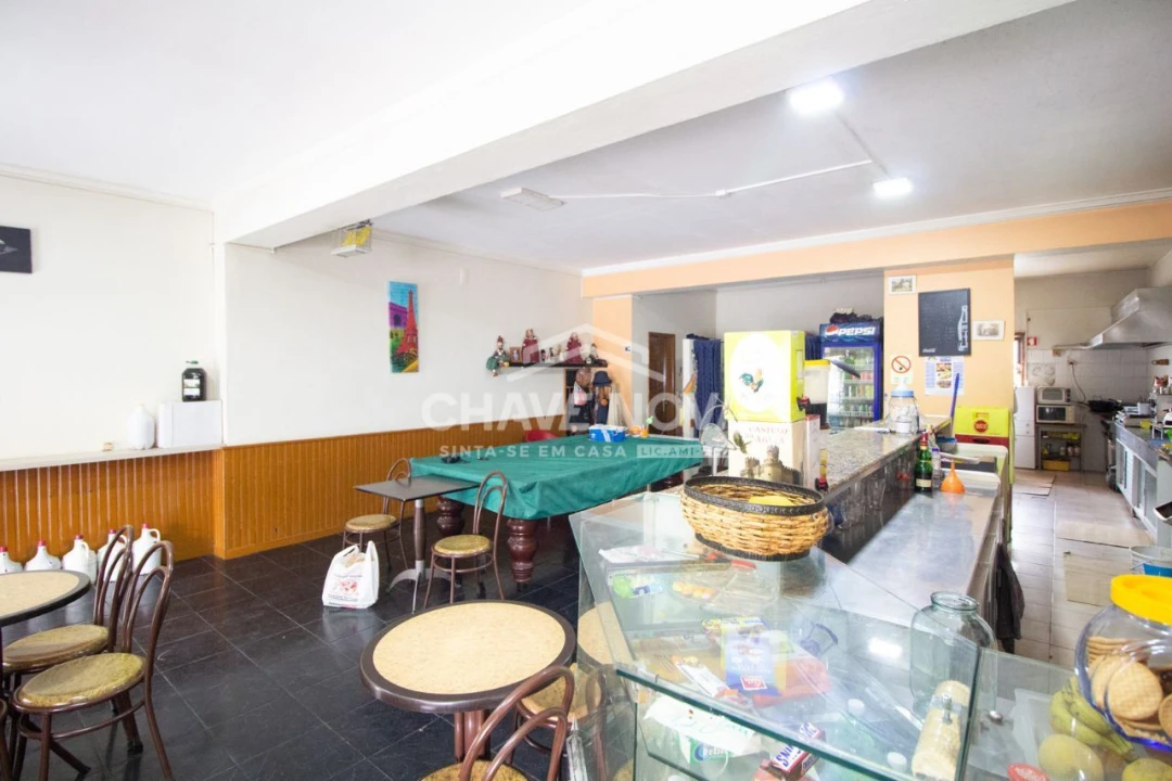 Loja para Trespasse em Oliveira do Douro Foto 2