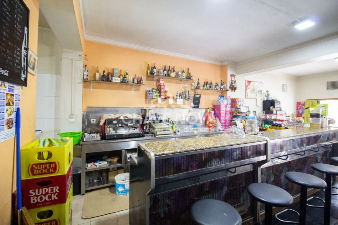 Loja para Trespasse em Oliveira do Douro Foto 6