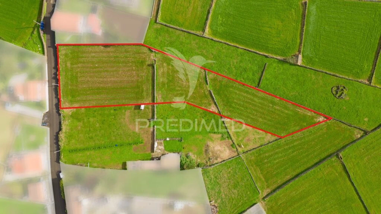 Terreno para Venda em Praia da Vitoria (Santa Cruz) Foto 2