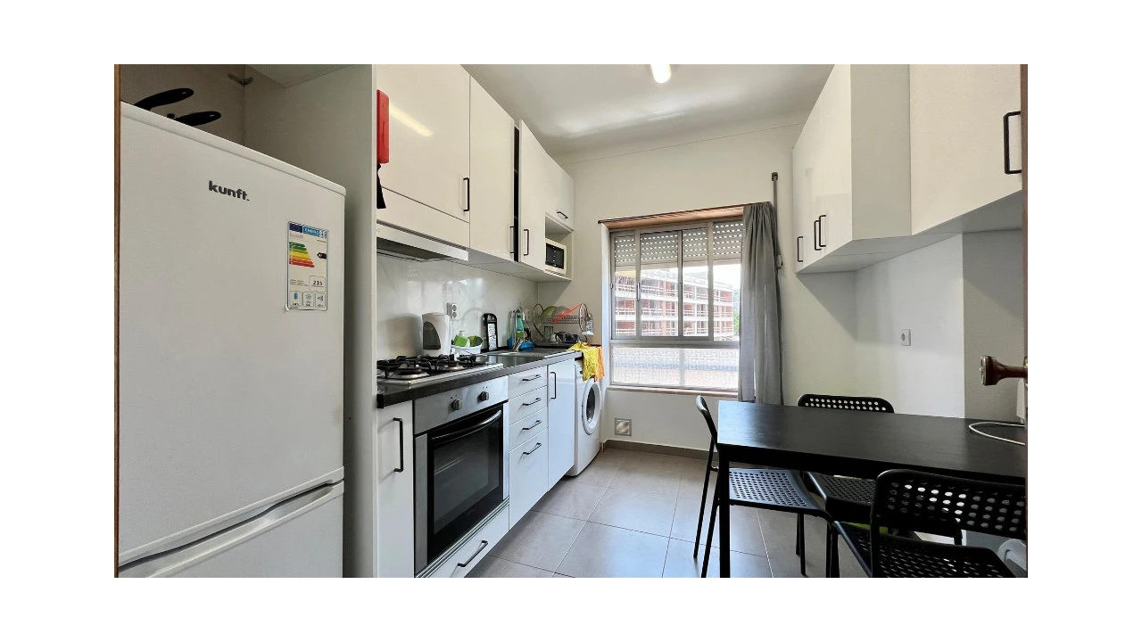 Apartamento T5 para Venda em Santo Antonio dos Olivais Foto 2
