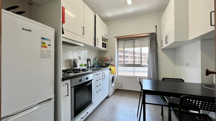 Apartamento T5 para Venda em Santo Antonio dos Olivais Foto 2