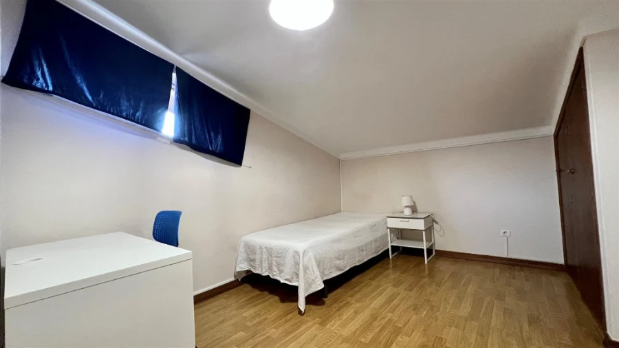 Apartamento T5 para Venda em Santo Antonio dos Olivais Foto 13