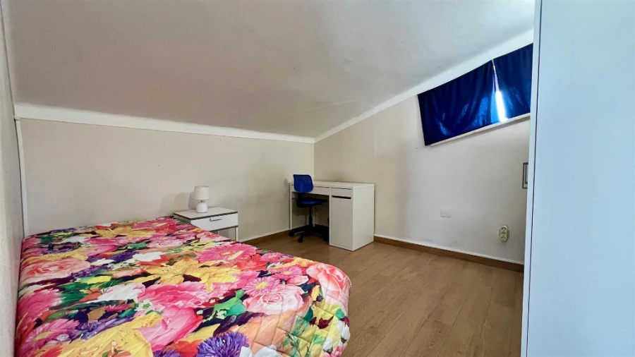 Apartamento T5 para Venda em Santo Antonio dos Olivais Foto 11