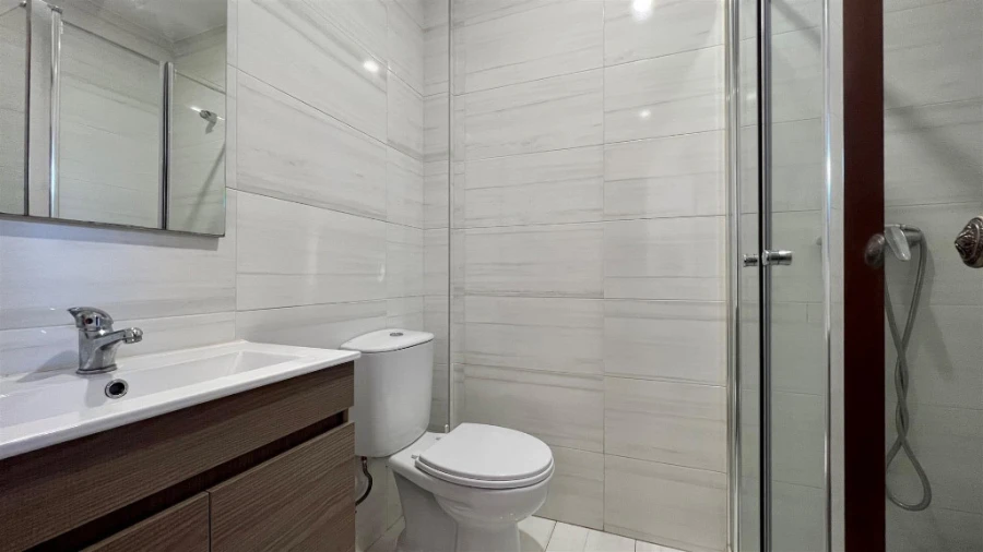 Apartamento T5 para Venda em Santo Antonio dos Olivais Foto 10