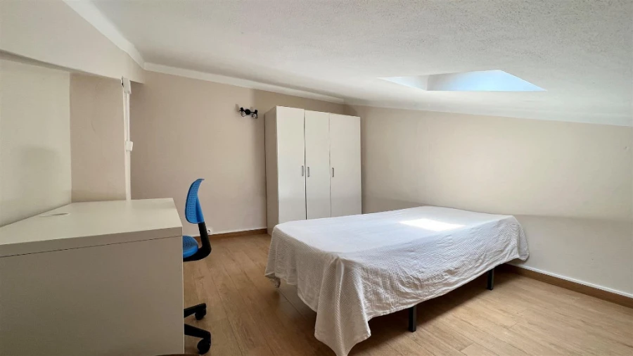 Apartamento T5 para Venda em Santo Antonio dos Olivais Foto 14