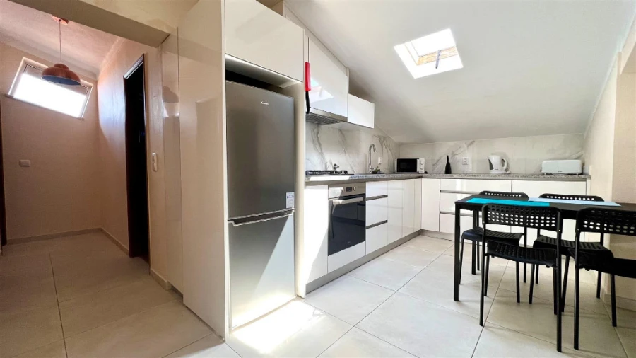 Apartamento T5 para Venda em Santo Antonio dos Olivais Foto 8