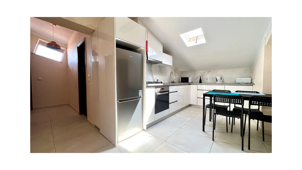 Apartamento T5 para Venda em Santo Antonio dos Olivais Foto 8