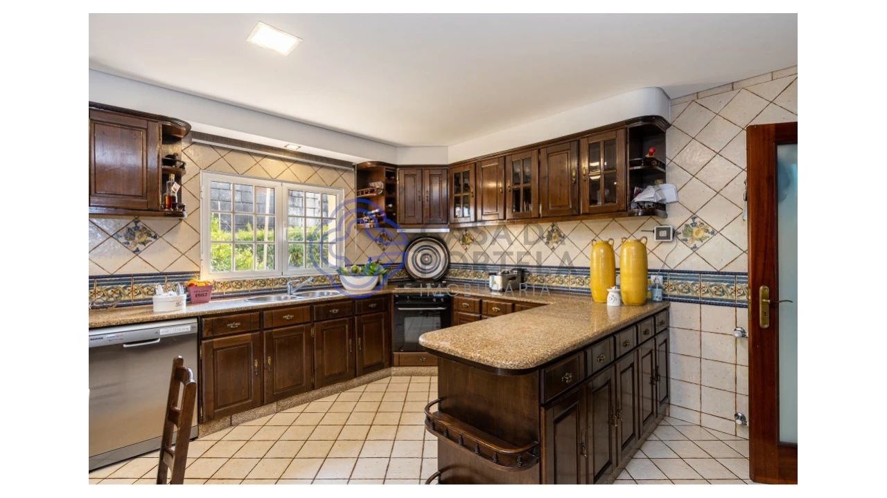 Moradia T4 para Venda em Sobrado e Bairros Foto 13