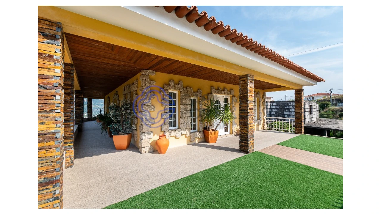 Moradia T4 para Venda em Sobrado e Bairros Foto 3