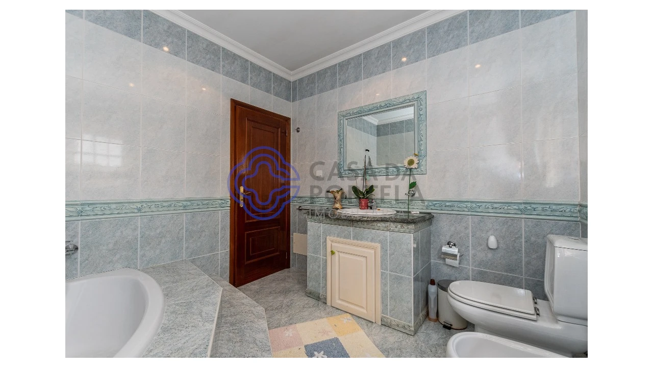 Moradia T4 para Venda em Sobrado e Bairros Foto 37