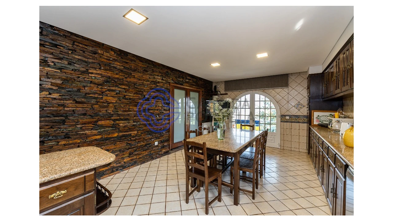 Moradia T4 para Venda em Sobrado e Bairros Foto 11