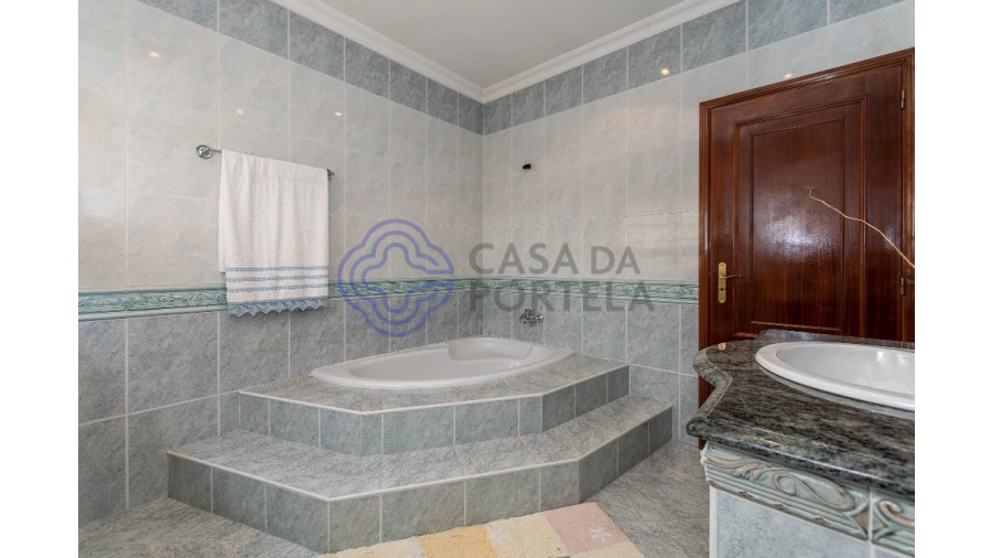 Moradia T4 para Venda em Sobrado e Bairros Foto 38