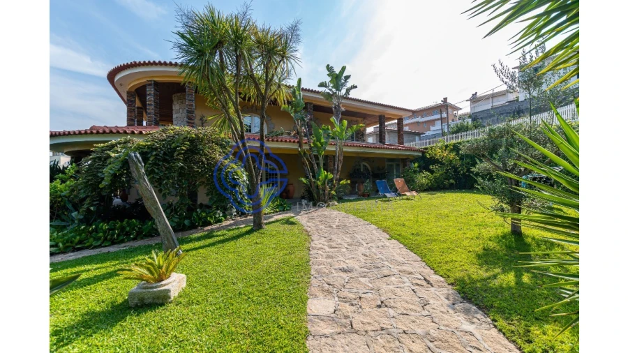 Moradia T4 para Venda em Sobrado e Bairros Foto 1