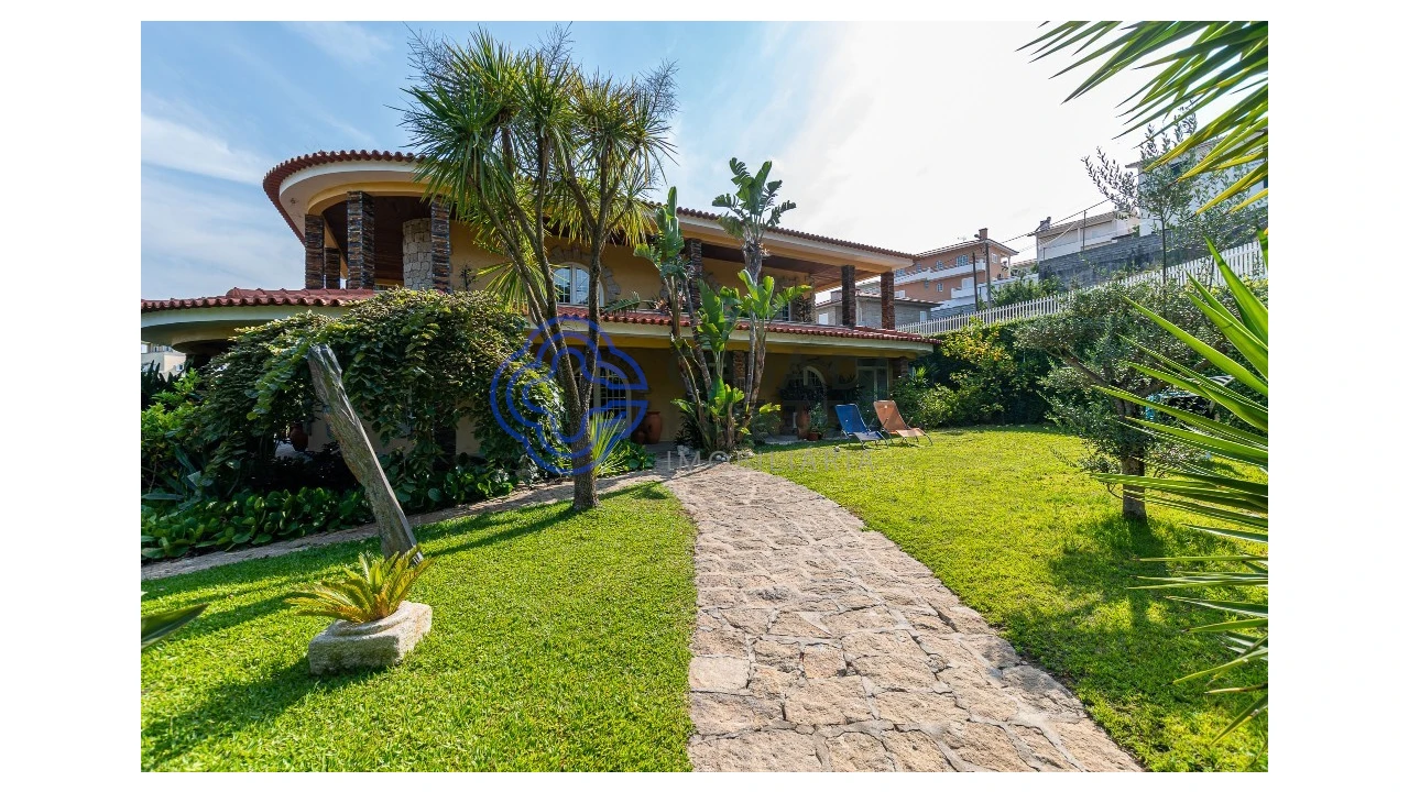 Moradia T4 para Venda em Sobrado e Bairros Foto 1