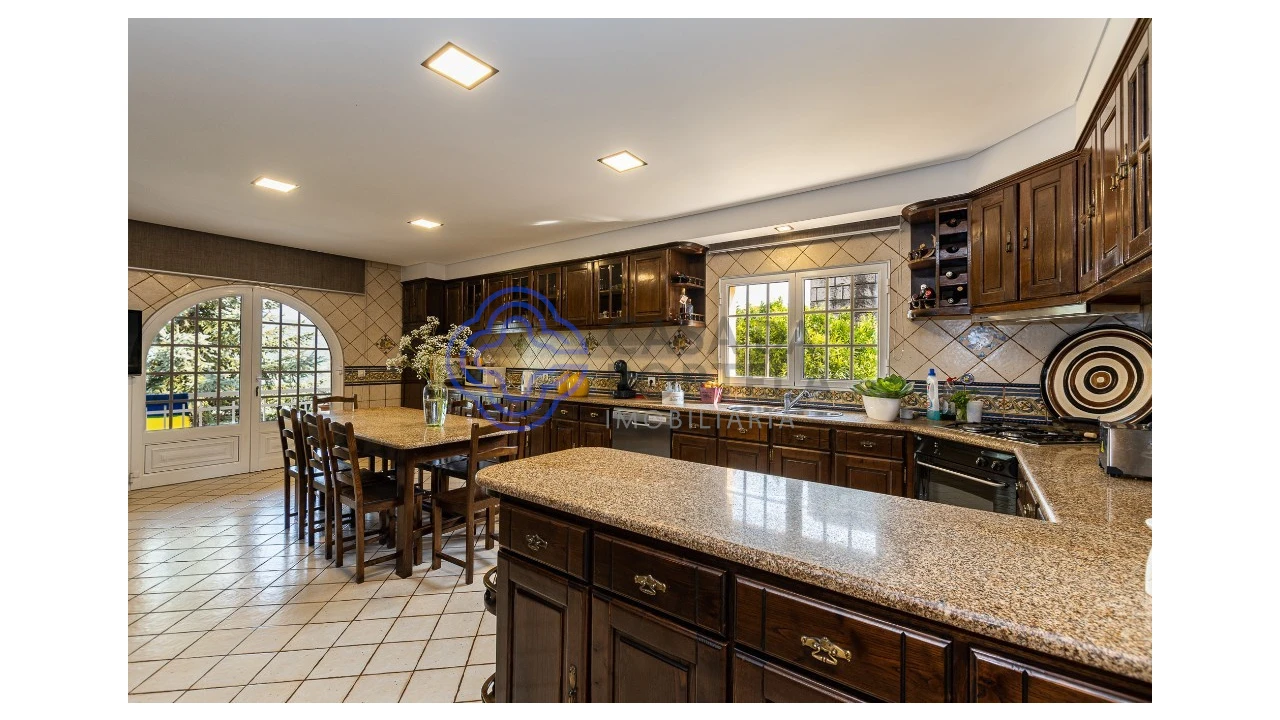 Moradia T4 para Venda em Sobrado e Bairros Foto 12