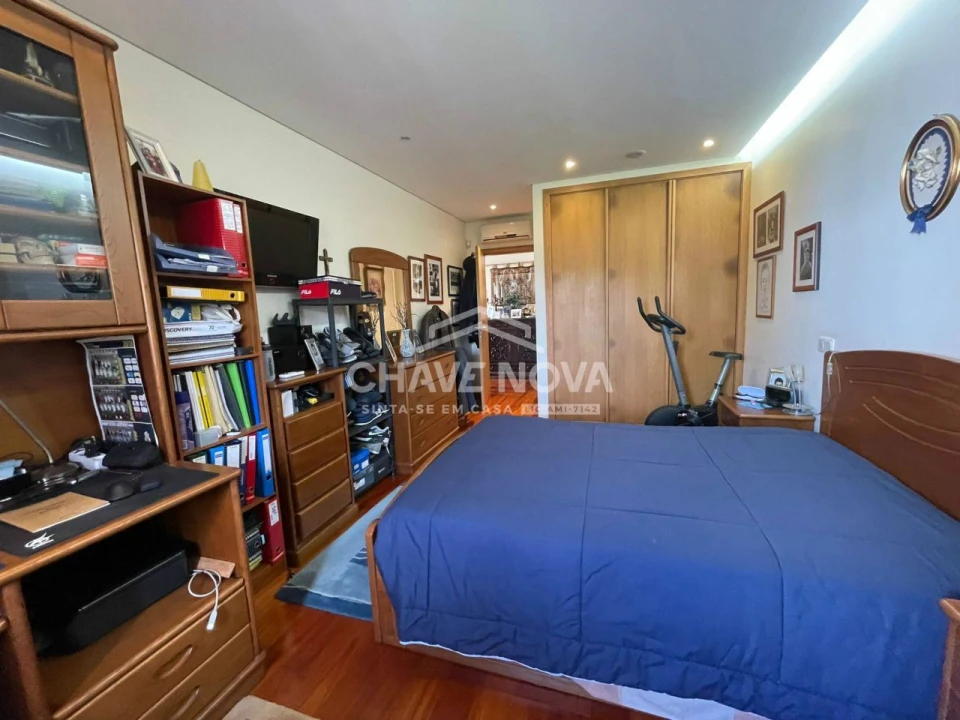 Moradia T4 para Venda em Arcozelo Foto 12