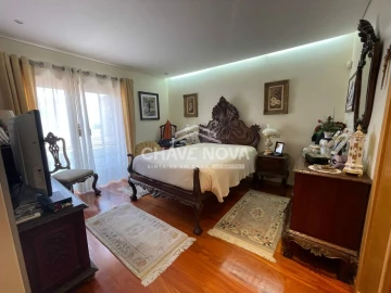 Moradia T4 para Venda em Arcozelo