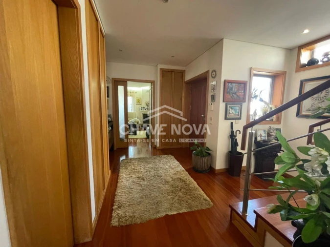 Moradia T4 para Venda em Arcozelo Foto 9