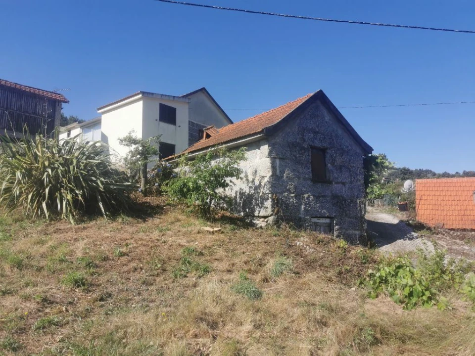 Moradia T0 para Venda em Bustelo, Carneiro e Carvalho de Rei Foto 3