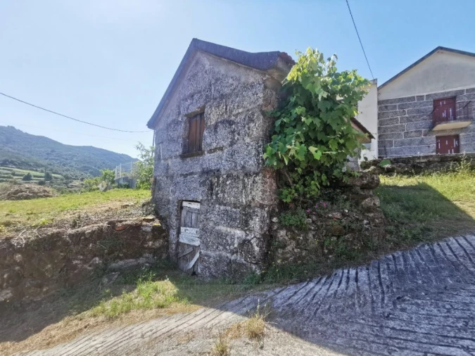 Moradia T0 para Venda em Bustelo, Carneiro e Carvalho de Rei Foto 1