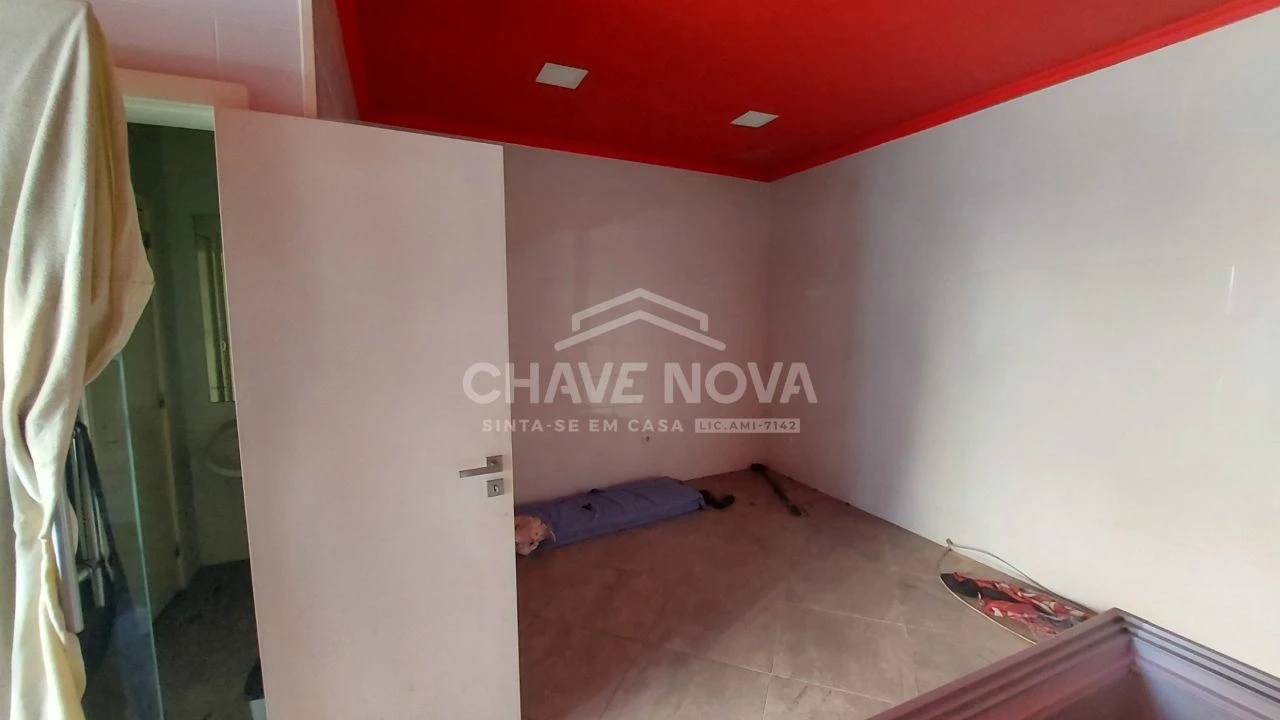 Moradia T3 para Venda em Vilar de Andorinho Foto 4