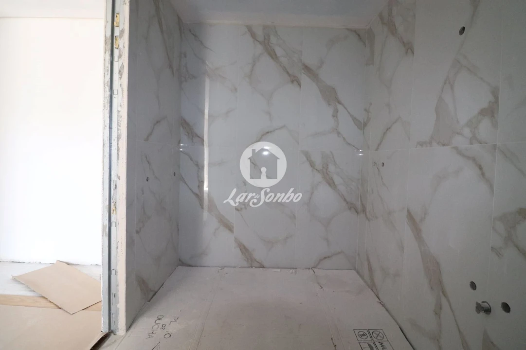 Apartamento T2 para Venda em Espinho Foto 8