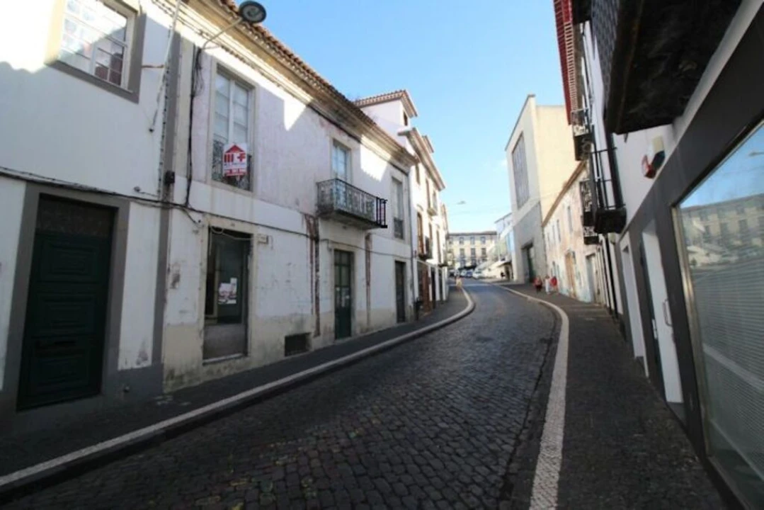 Moradia T3 para Venda em Ponta Delgada (São Sebastião) Foto 2