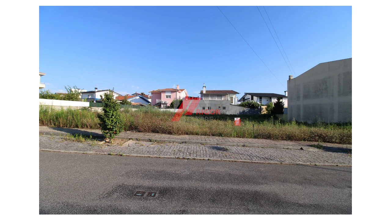 Terreno para Venda em Alvarelhos e Guidões Foto 1