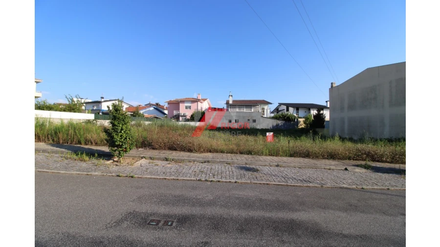 Terreno para Venda em Alvarelhos e Guidões