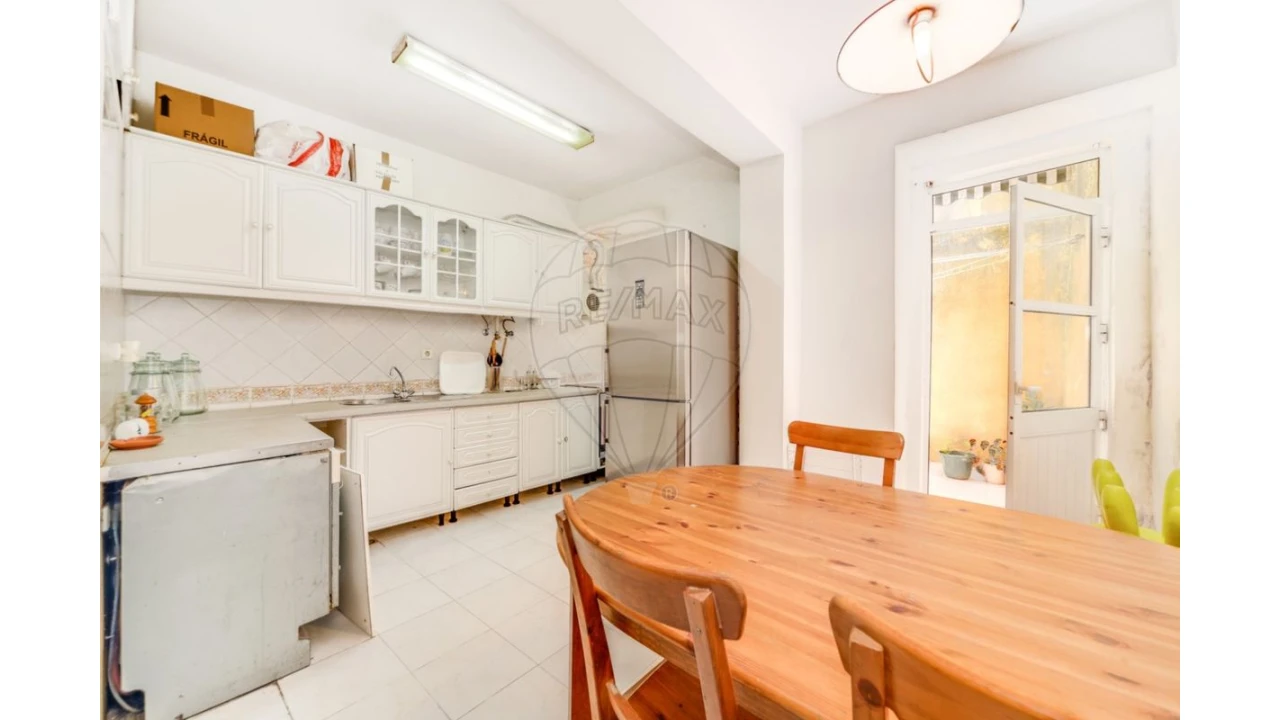 Apartamento T2 para Venda em Arroios Foto 1